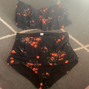 Vintage style two piece bathing suit.removable straps to make tube top.